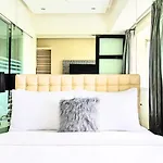 Giron Suites At Bonifacio Global City