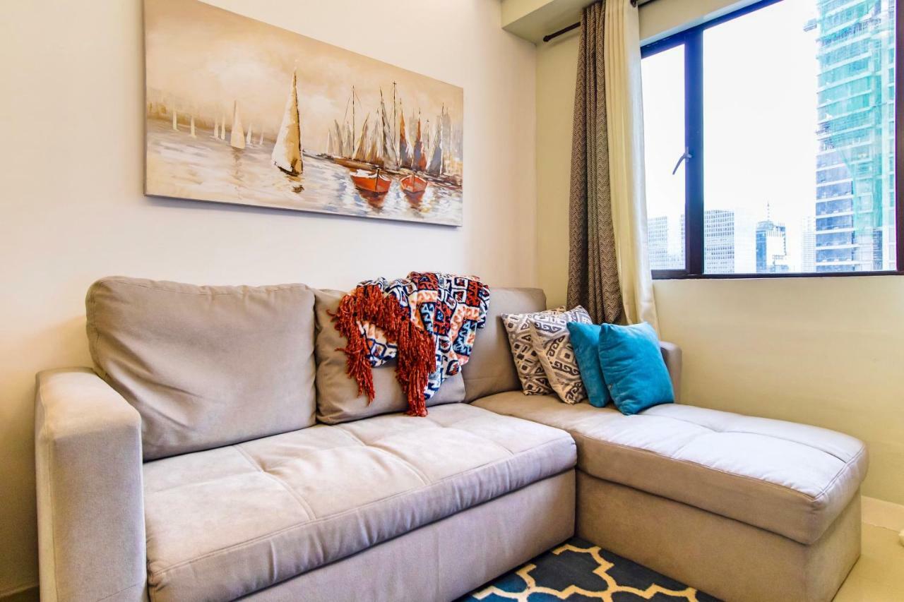 Giron Suites At Bonifacio Global City Apartment *