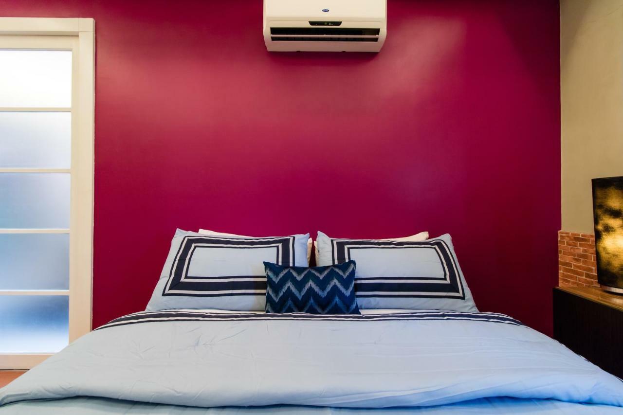 Giron Suites At Bonifacio Global City Apartment Manila