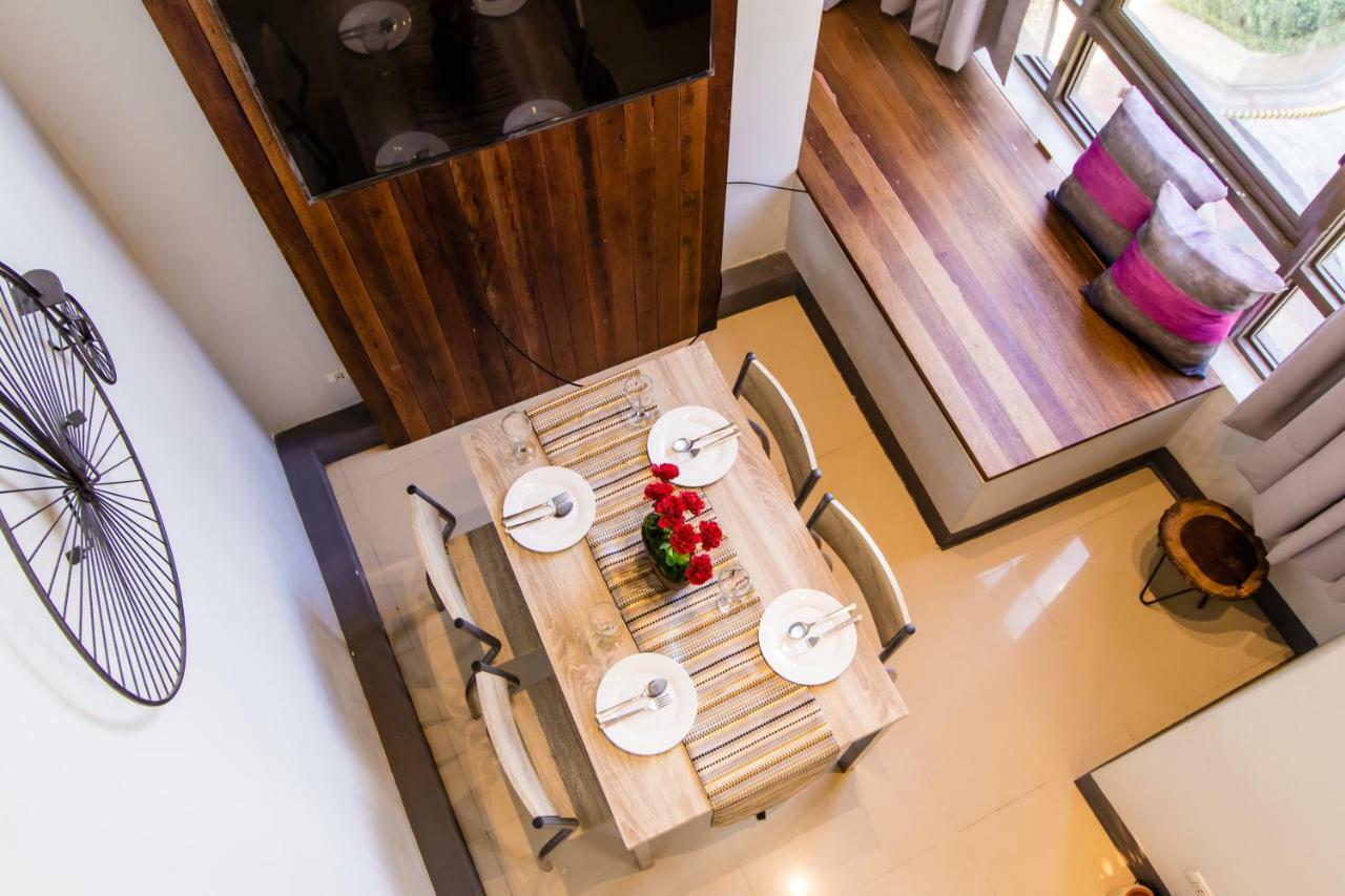 Apartment Giron Suites At Bonifacio Global City Manila