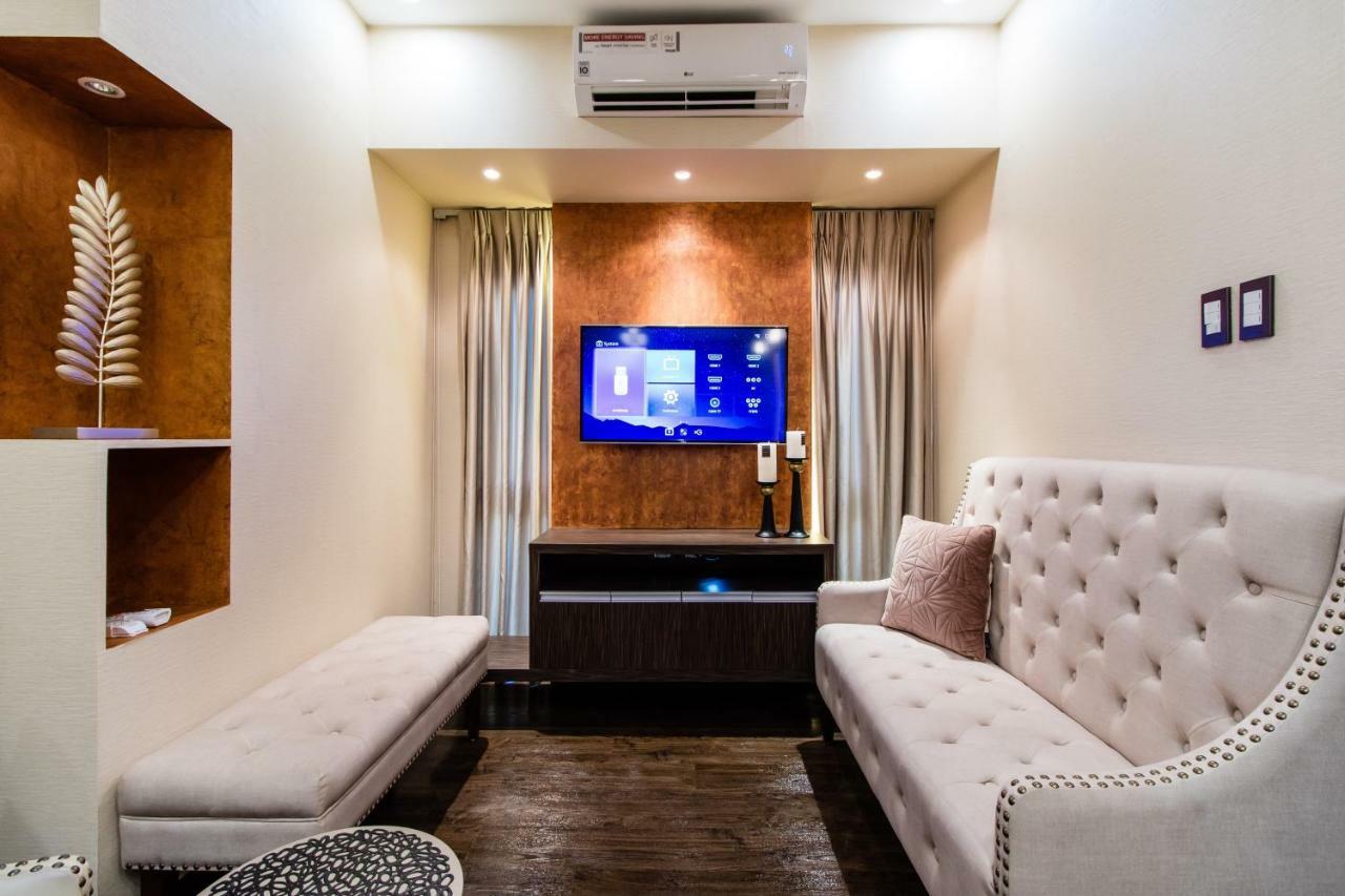 Apartment Giron Suites At Bonifacio Global City Manila