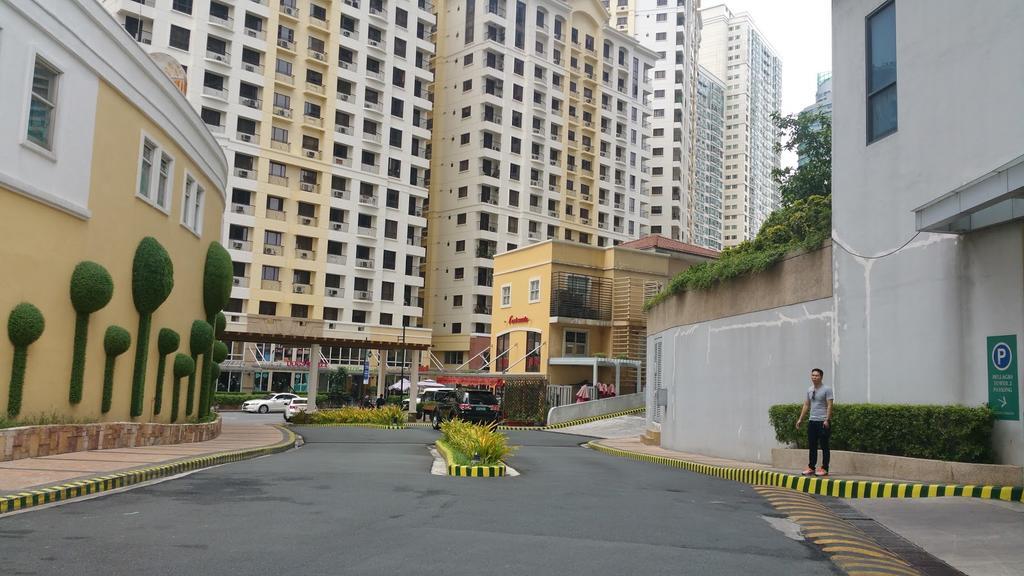 Apartment Giron Suites At Bonifacio Global City Manila