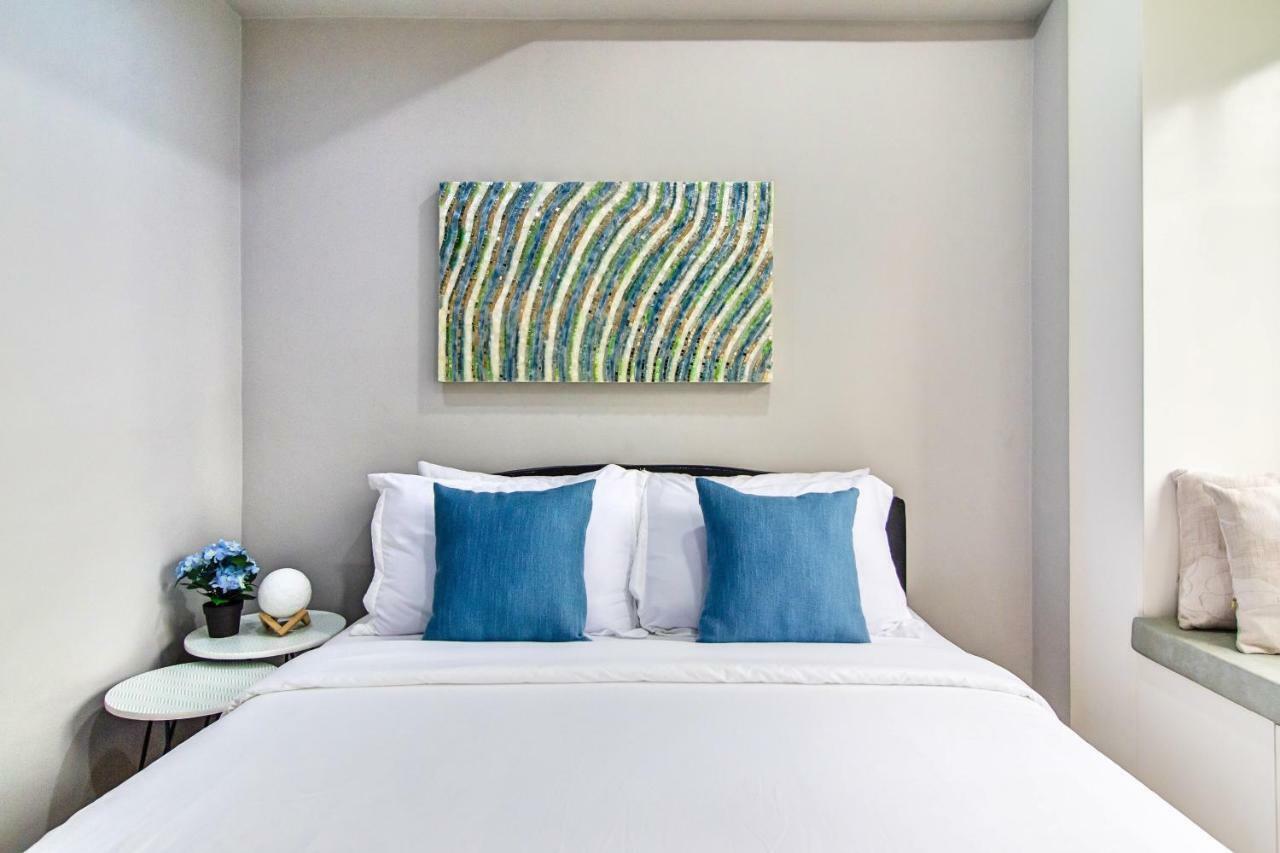 Giron Suites At Bonifacio Global City Apartment Manila