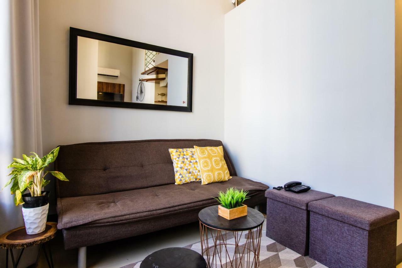 Giron Suites At Bonifacio Global City Manila