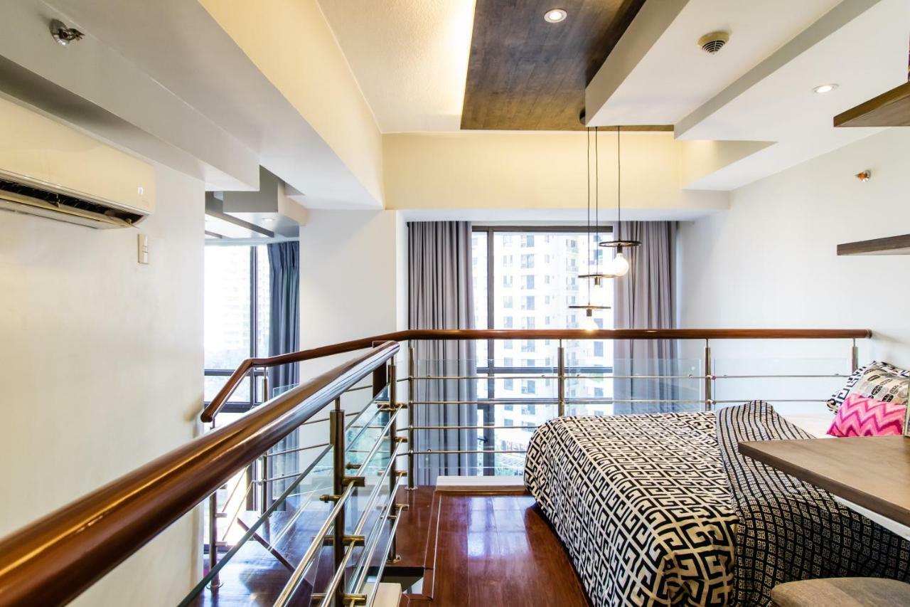 Giron Suites At Bonifacio Global City Apartment