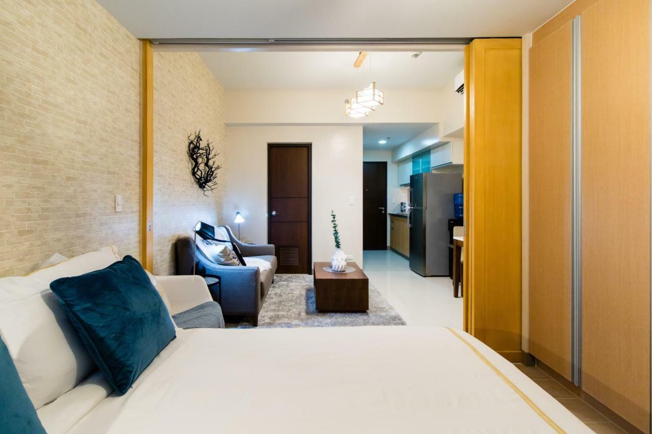 Giron Suites At Bonifacio Global City Apartment