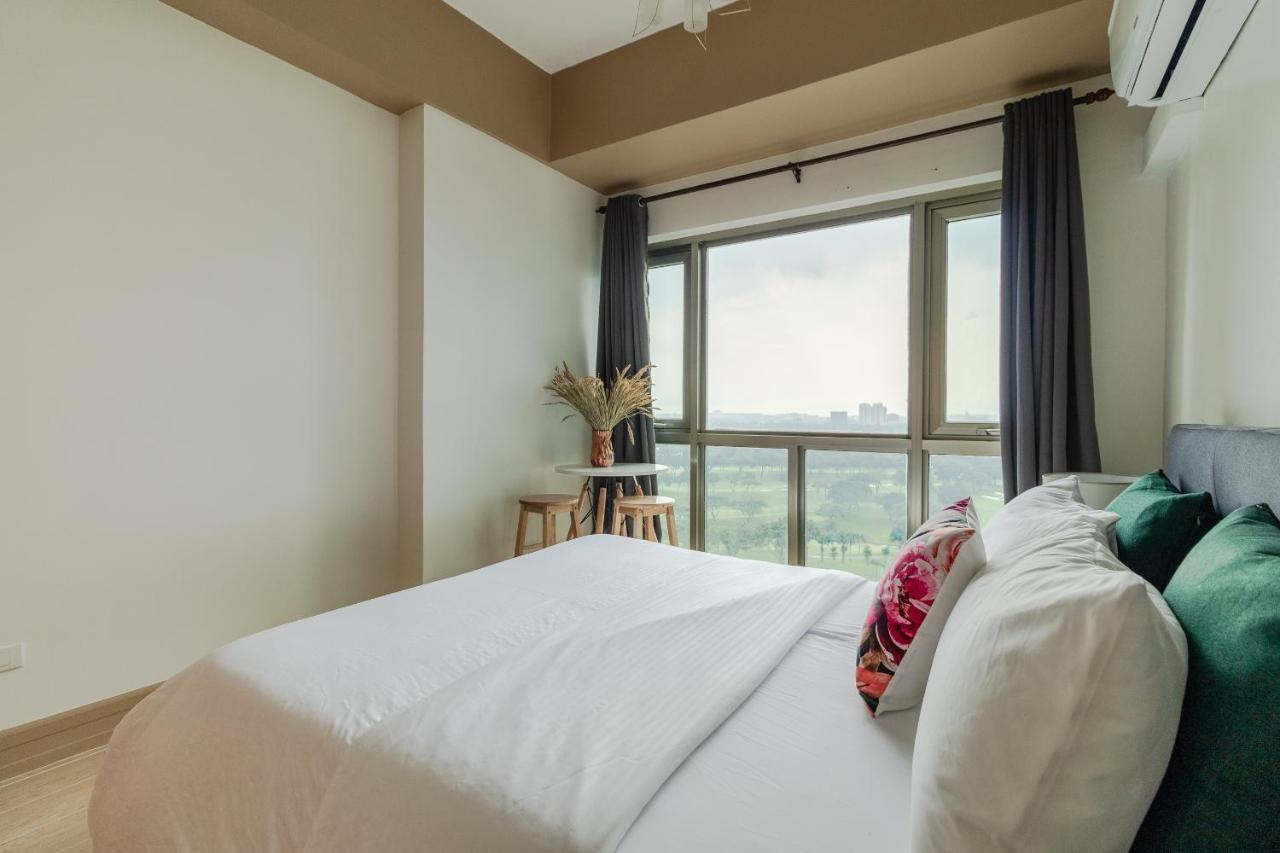 Apartment Giron Suites At Bonifacio Global City