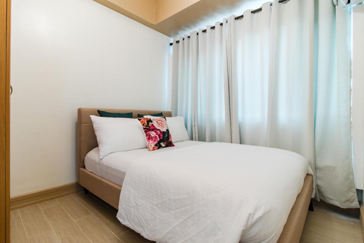Apartment Giron Suites At Bonifacio Global City Manila