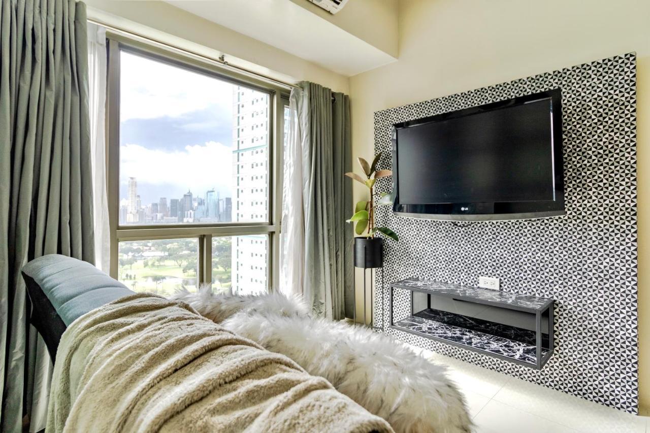 Giron Suites At Bonifacio Global City Apartment *